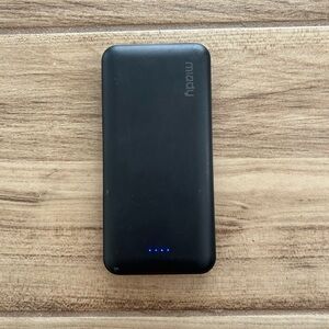 Mizzu Black Portable Charger